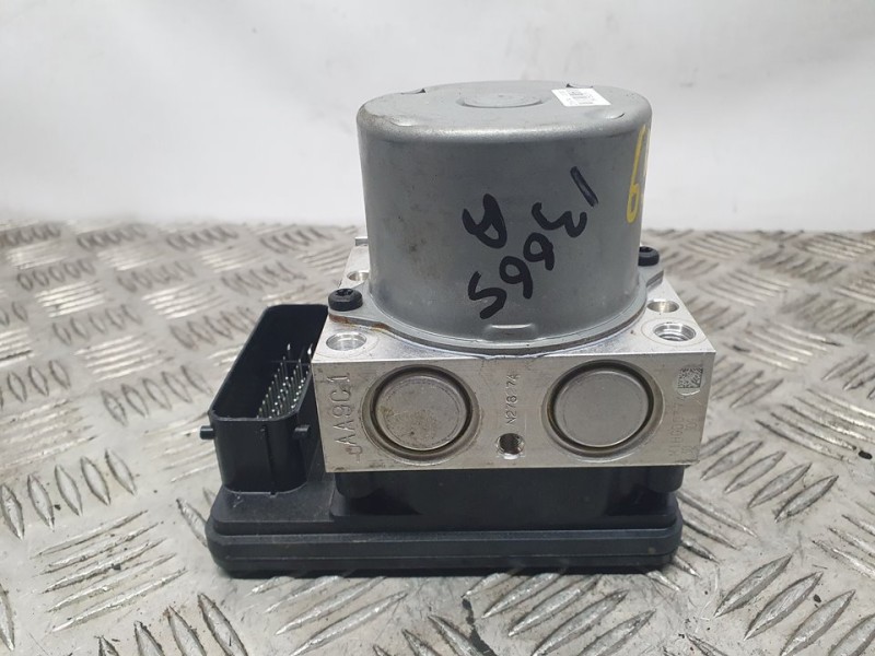 Recambio de abs para ssangyong tivoli limited 4x2 referencia OEM IAM 4892035002 BH6013P820 