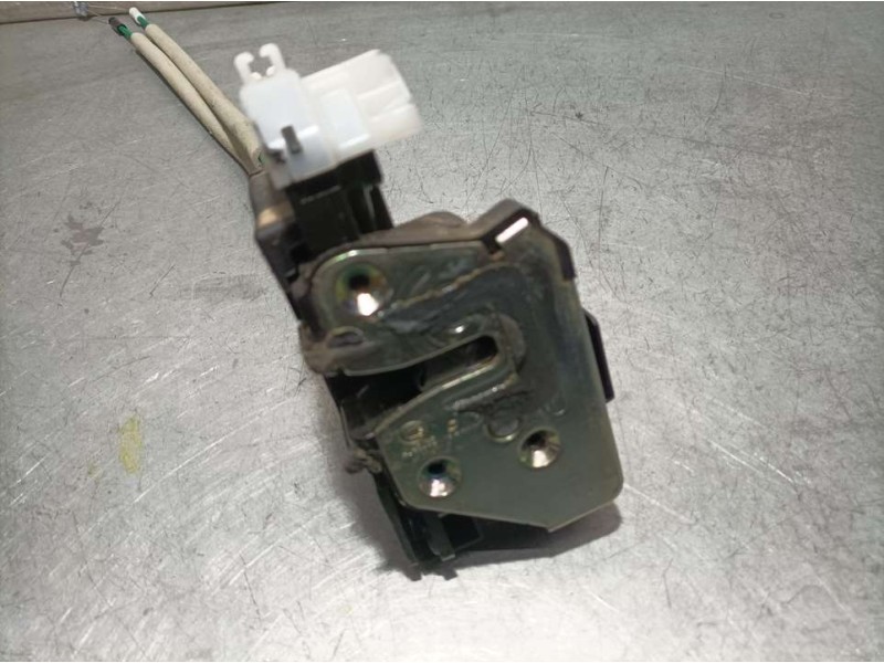 Recambio de cerradura puerta delantera derecha para ssangyong tivoli limited 4x2 referencia OEM IAM 7122035000  ELECTRICA 4 PINS