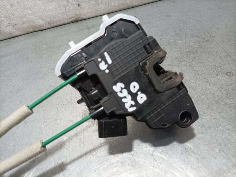 Recambio de cerradura puerta delantera derecha para ssangyong tivoli limited 4x2 referencia OEM IAM 7122035000  ELECTRICA 4 PINS