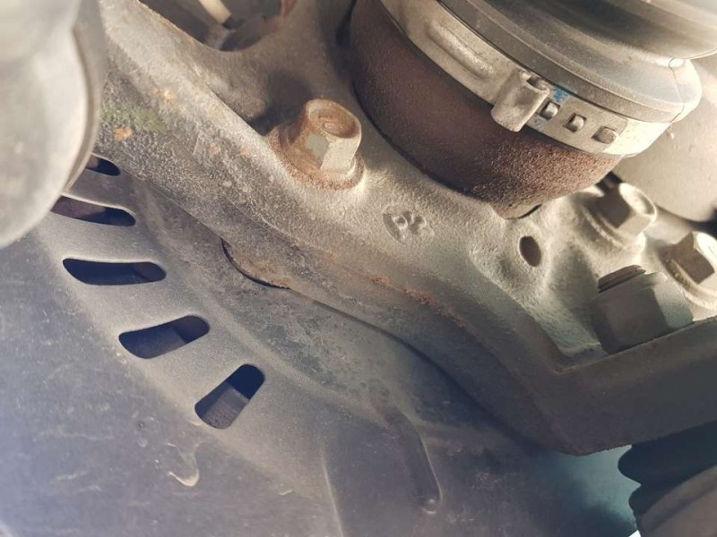 Recambio de mangueta delantera izquierda para hyundai kona klass hybrid 2wd referencia OEM IAM 51715J9000  