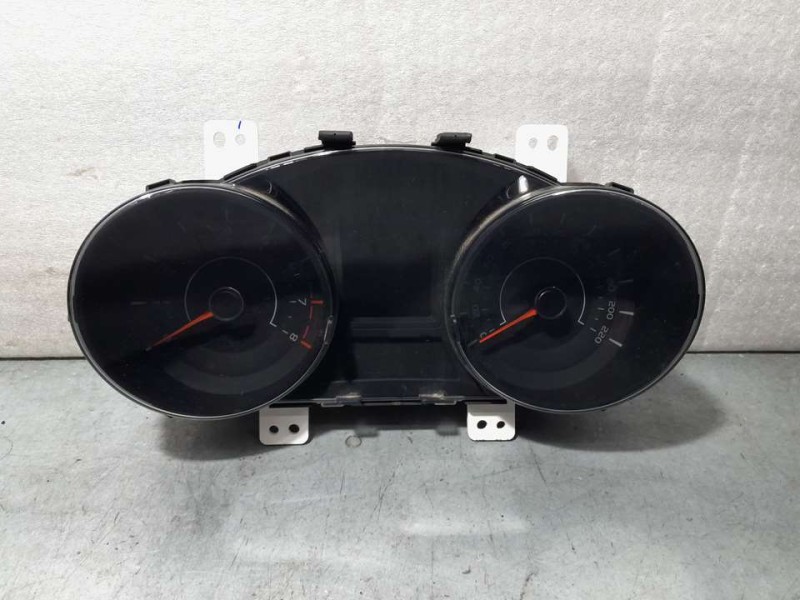 Recambio de cuadro instrumentos para ssangyong tivoli limited 4x2 referencia OEM IAM 8021035050  