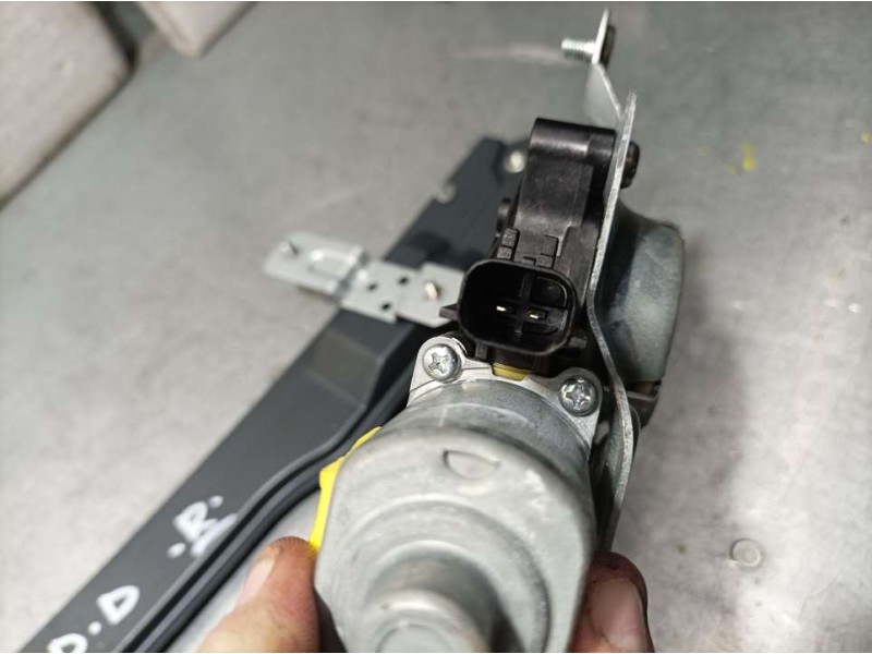 Recambio de elevalunas delantero derecho para ssangyong tivoli limited 4x2 referencia OEM IAM 98820X1010 001100799857 DY AUTO