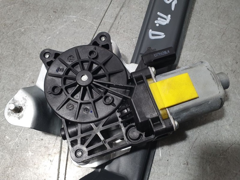 Recambio de elevalunas trasero derecho para ssangyong tivoli limited 4x2 referencia OEM IAM 98840X1010  ELECTRICO