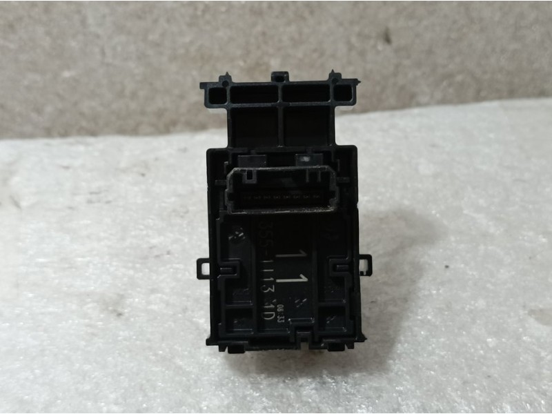 Recambio de mando elevalunas delantero derecho para toyota corolla (e21) hybrid active referencia OEM IAM 35511131D  