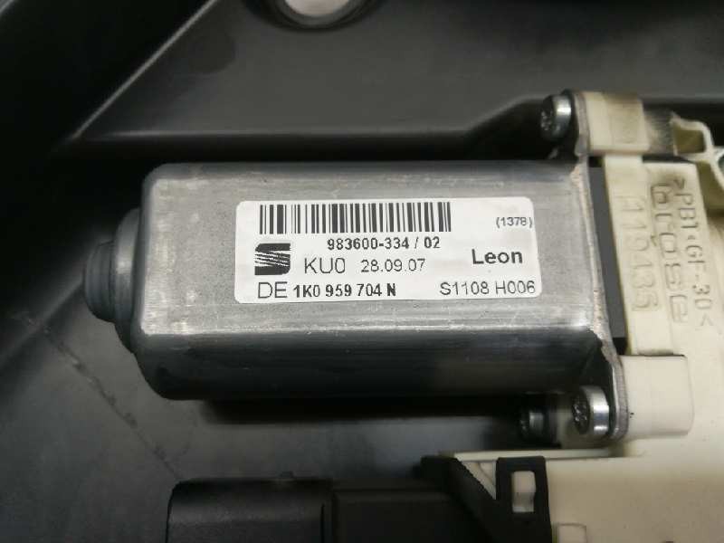 Recambio de elevalunas trasero derecho para seat leon (1p1) referencia OEM IAM 1P0839402B 18 PINS 1K0959704N