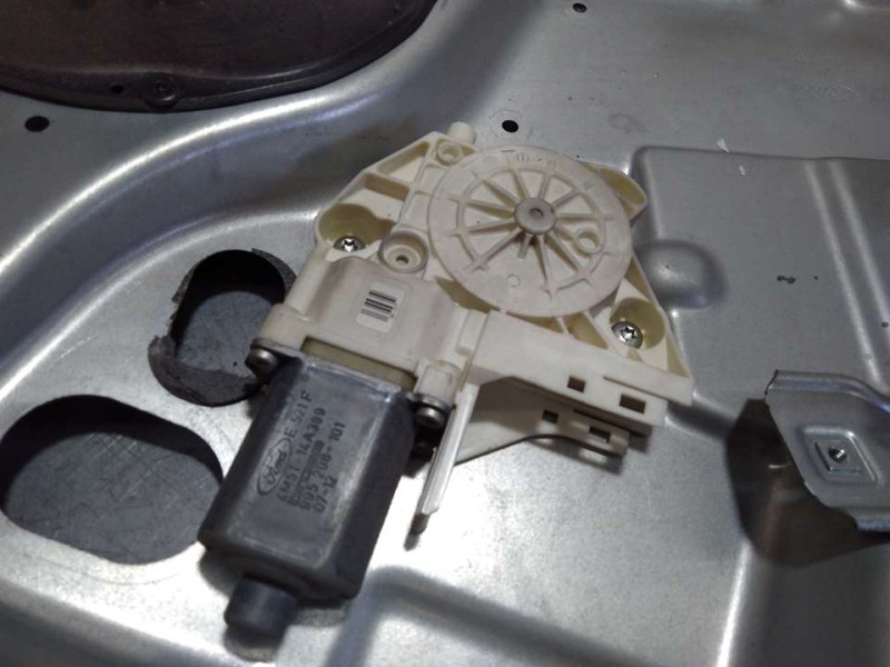 Recambio de elevalunas delantero izquierdo para ford focus lim. (cb4) trend referencia OEM IAM 4M51B045H17AA 2 CABLES ELECTRICO