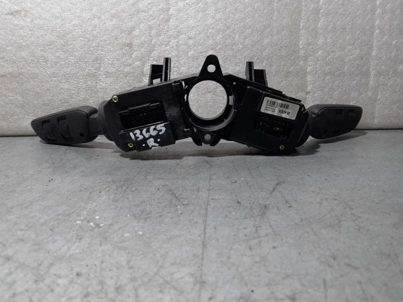 Recambio de mando luces y limpia para ssangyong tivoli limited 4x2 referencia OEM IAM 6353PA1000  