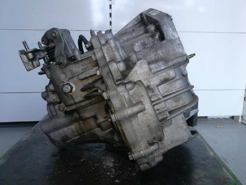 Recambio de caja cambios para nissan primera berlina (p12) acenta referencia OEM IAM ND0102 A014607 6VELOCIDADES