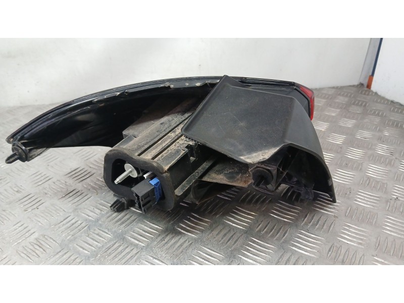 Recambio de piloto trasero derecho exterior para opel corsa f (p2jo) 1.2 (68) referencia OEM IAM 9829317180 VALEO 90194157