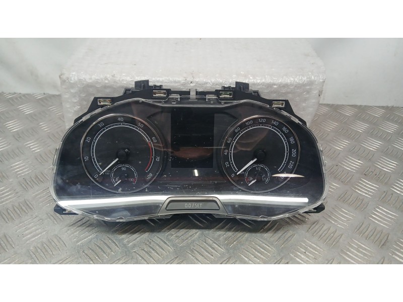 Recambio de cuadro instrumentos para skoda kamiq (nw4) 1.0 tsi referencia OEM IAM 654920740B MAGNETI MARELLI 5030063012080