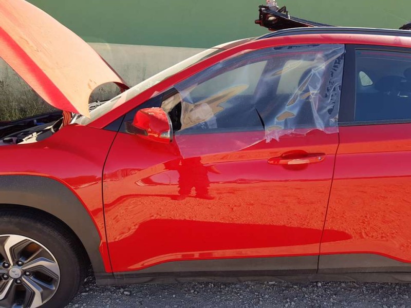 Recambio de puerta delantera izquierda para hyundai kona klass hybrid 2wd referencia OEM IAM 76003J9020  TOCADA