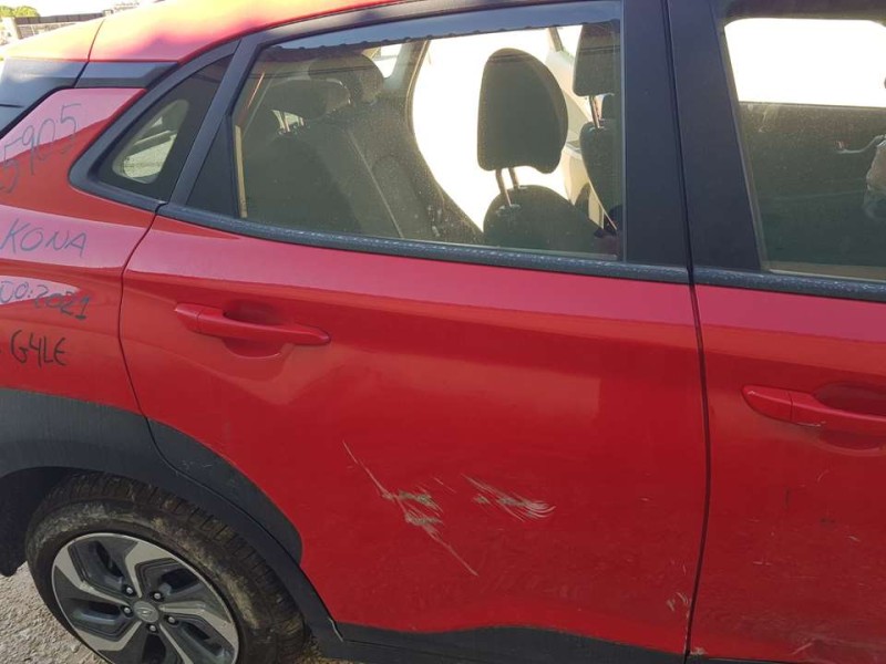 Recambio de puerta trasera derecha para hyundai kona klass hybrid 2wd referencia OEM IAM 77004J9020  TOCADA