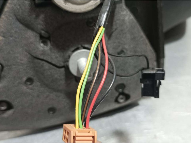 Recambio de retrovisor derecho para citroën c-elysée millenium referencia OEM IAM 1609064480  ELECTRICO 5 CABLES ROZADO