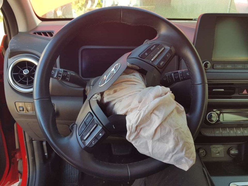 Recambio de volante para hyundai kona klass hybrid 2wd referencia OEM IAM 56120J9100  