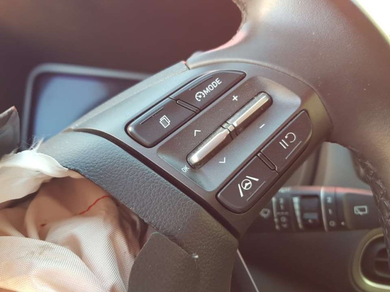 Recambio de volante para hyundai kona klass hybrid 2wd referencia OEM IAM 56120J9100  