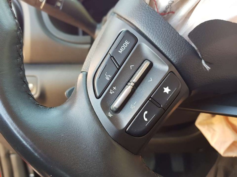 Recambio de volante para hyundai kona klass hybrid 2wd referencia OEM IAM 56120J9100  