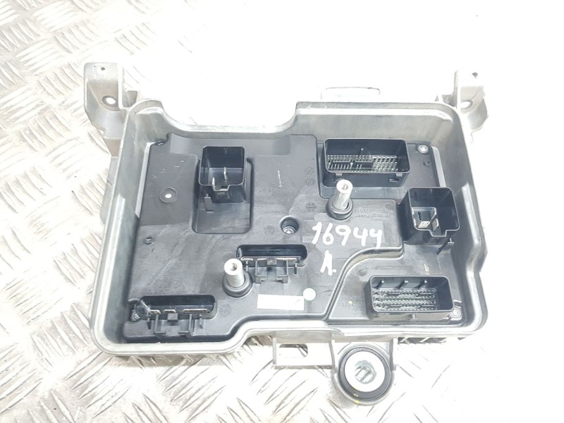 Recambio de modulo electronico para tesla model 3 (5yj3) ev referencia OEM IAM 186675000B  