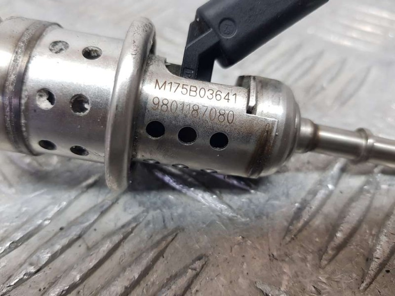 Recambio de inyector adblue para peugeot boxer furgón 330 l1h1 premium bluehdi 120 start&stop referencia OEM IAM 9801187080 M17B