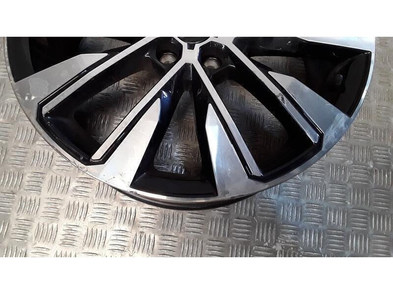 Recambio de juego llantas aluminio para renault austral techno referencia OEM IAM 7X19 5 TORN ET32 ALUMINIO ROZADAS