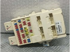Recambio de caja reles / fusibles para ssangyong tivoli line 4x2 referencia OEM IAM 8215035032  