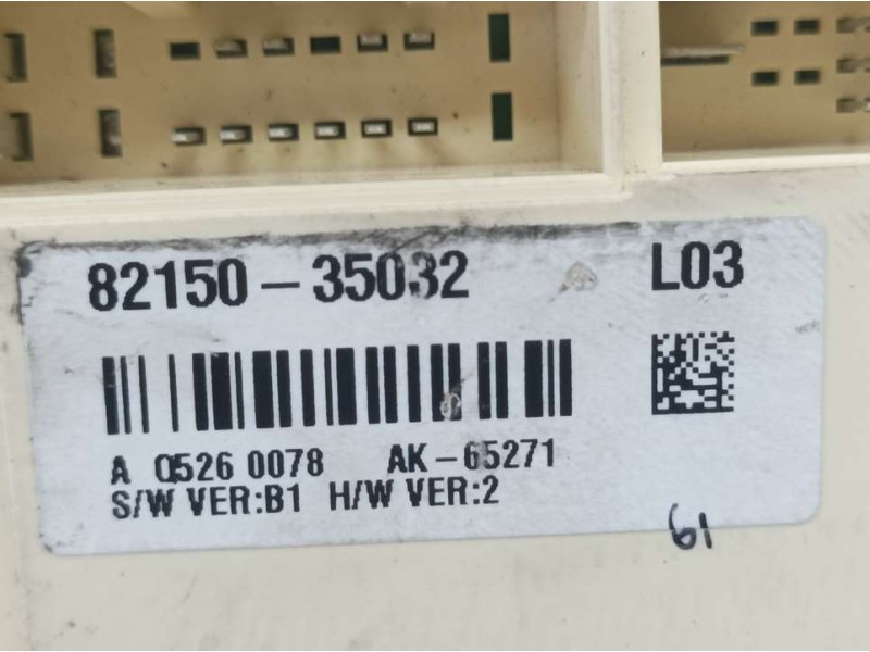 Recambio de caja reles / fusibles para ssangyong tivoli line 4x2 referencia OEM IAM 8215035032  