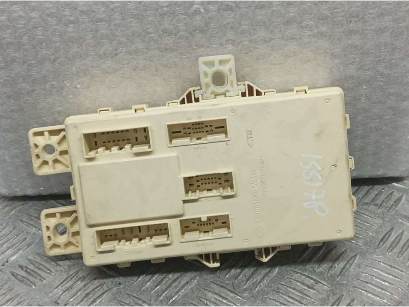 Recambio de caja reles / fusibles para ssangyong tivoli line 4x2 referencia OEM IAM 8215035032  