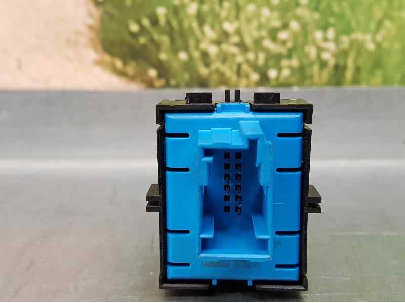 Recambio de boton freno mano electrico para peugeot 3008 gt line referencia OEM IAM 9810593577  