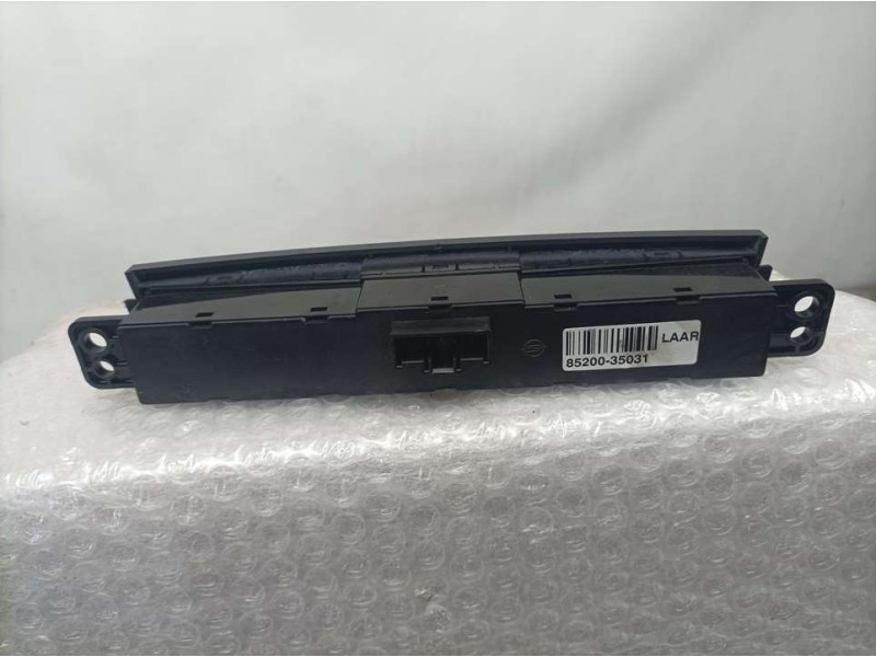 Recambio de mando multifuncion para ssangyong tivoli line 4x2 referencia OEM IAM 8520035031  