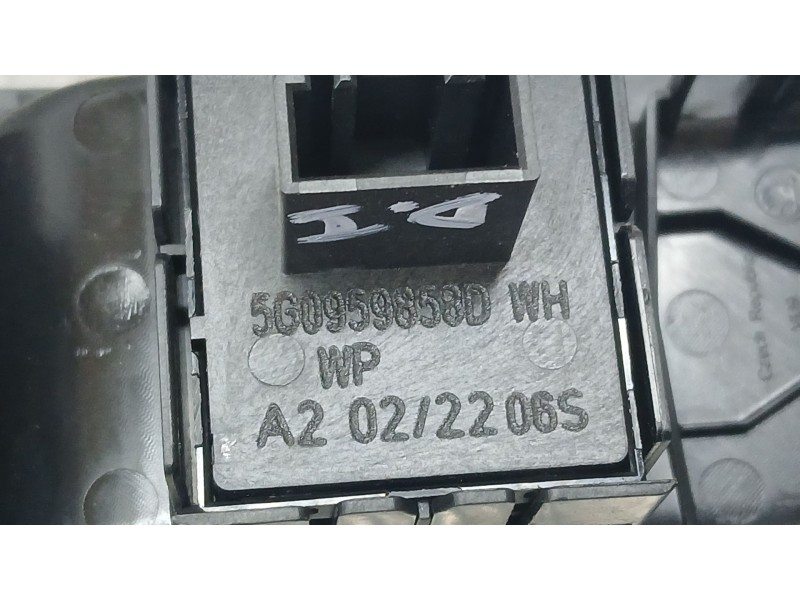 Recambio de mando elevalunas delantero izquierdo para skoda kamiq (nw4) 1.0 tsi referencia OEM IAM 5G0959858D  
