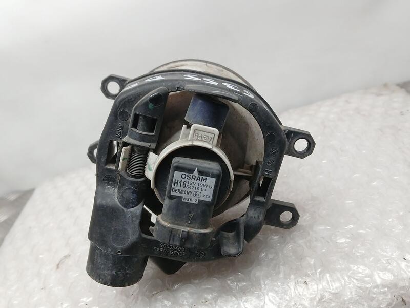 Recambio de faro antiniebla derecho para toyota auris hybrid active referencia OEM IAM 8121002110 VALEO 9008490
