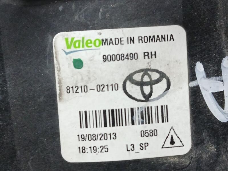 Recambio de faro antiniebla derecho para toyota auris hybrid active referencia OEM IAM 8121002110 VALEO 9008490