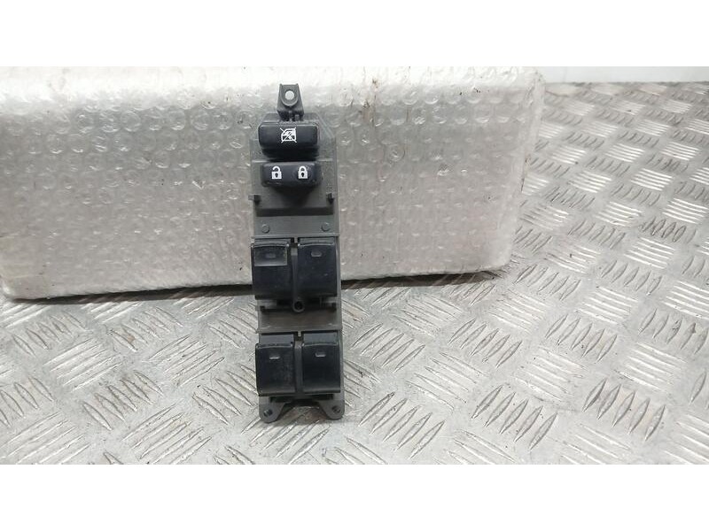 Recambio de mando elevalunas delantero izquierdo para toyota auris hybrid active referencia OEM IAM 8404002120  