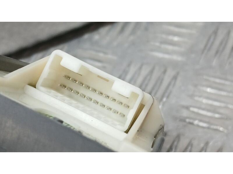 Recambio de mando elevalunas delantero izquierdo para toyota auris hybrid active referencia OEM IAM 8404002120  