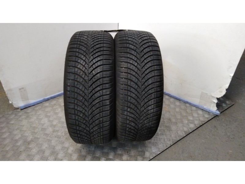 Recambio de neumatico pareja para neumaticos reutilizados - referencia OEM IAM 215501892W 215/50/18/92W GOODYEAR