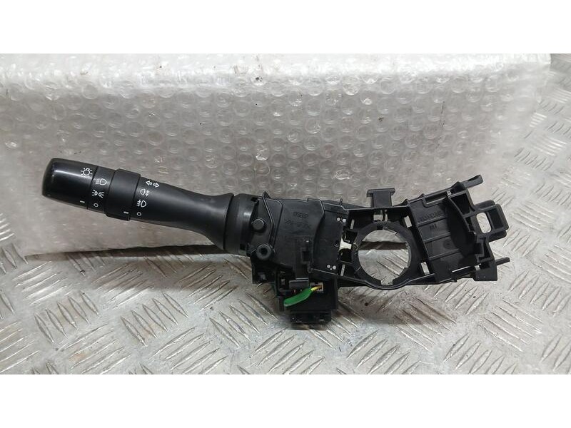 Recambio de mando intermitentes para toyota yaris (_p13_) 1.5 hybrid (nhp130_) referencia OEM IAM 0D30017F938  173B32