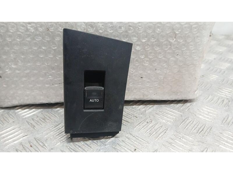 Recambio de mando elevalunas trasero derecho para toyota auris hybrid active referencia OEM IAM 8481002140  19280