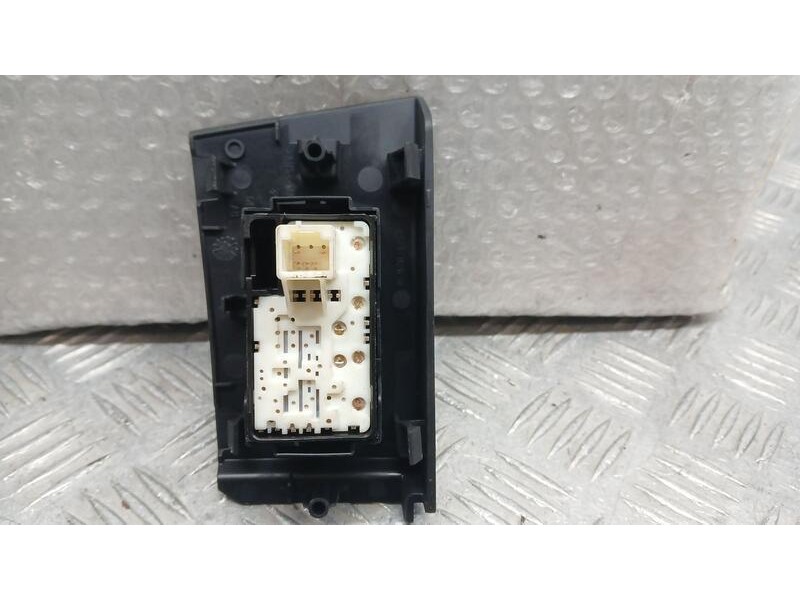 Recambio de mando elevalunas trasero derecho para toyota auris hybrid active referencia OEM IAM 8481002140  19280