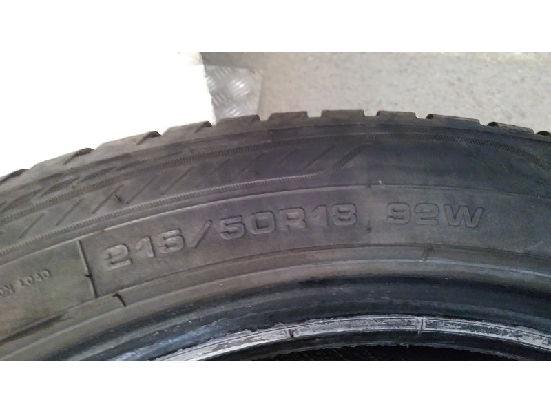 Recambio de neumatico pareja para neumaticos reutilizados - referencia OEM IAM 215501892W 215/50/18/92W GOODYEAR