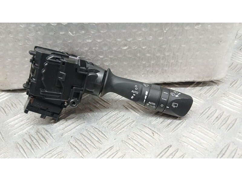 Recambio de mando limpia para toyota auris hybrid active referencia OEM IAM 0267017F858 8465202670 