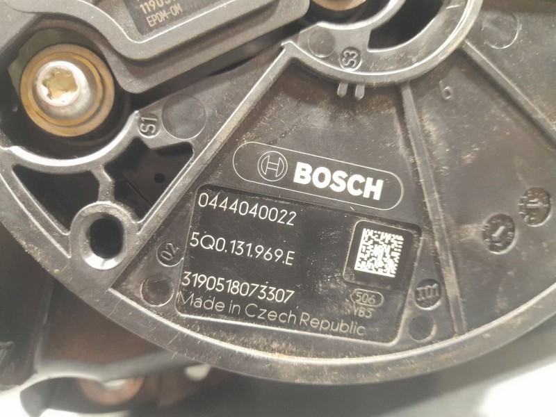 Recambio de deposito adblue para volkswagen polo vi (aw1, bz1, ae1) 1.6 tdi referencia OEM IAM 0444040022 5Q0131969E BOSCH