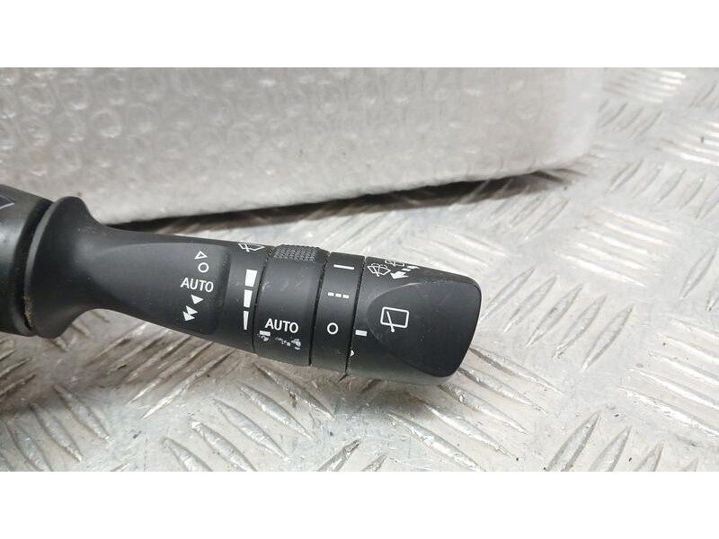 Recambio de mando limpia para toyota auris hybrid active referencia OEM IAM 0267017F858 8465202670 