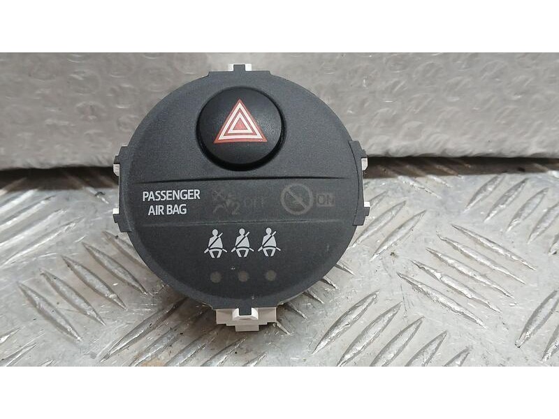 Recambio de warning para toyota yaris (_p13_) 1.5 hybrid (nhp130_) referencia OEM IAM 839500D100  