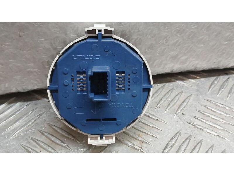 Recambio de warning para toyota yaris (_p13_) 1.5 hybrid (nhp130_) referencia OEM IAM 839500D100  