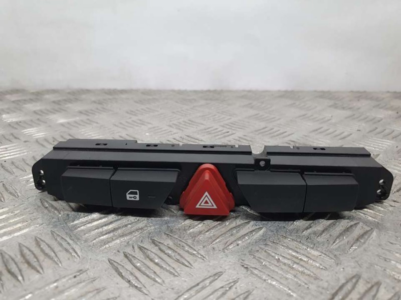 Recambio de warning para kia cee´d drive referencia OEM IAM 937001H000 202006302 DECO