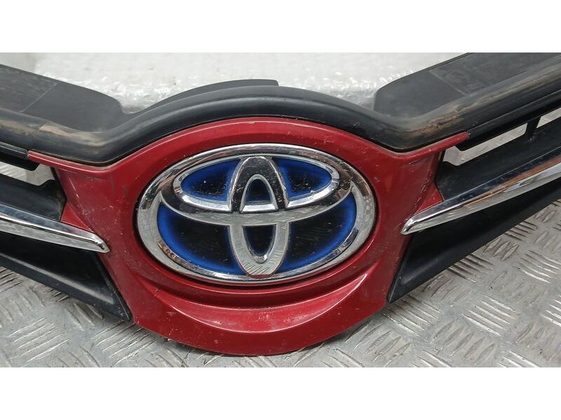 Recambio de rejilla delantera para toyota auris hybrid active referencia OEM IAM 5311402260 ROZADA 