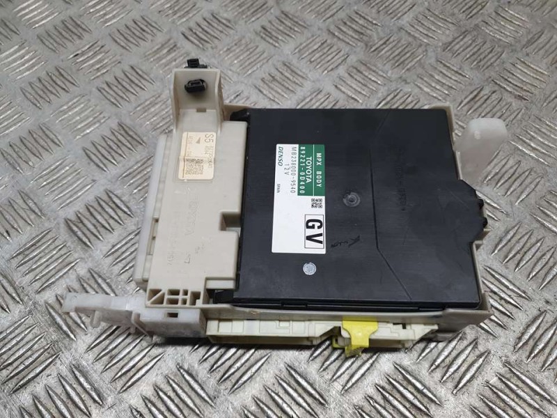 Recambio de modulo electronico para toyota yaris hsd active referencia OEM IAM 892210D400 MB2390009540 DENSO