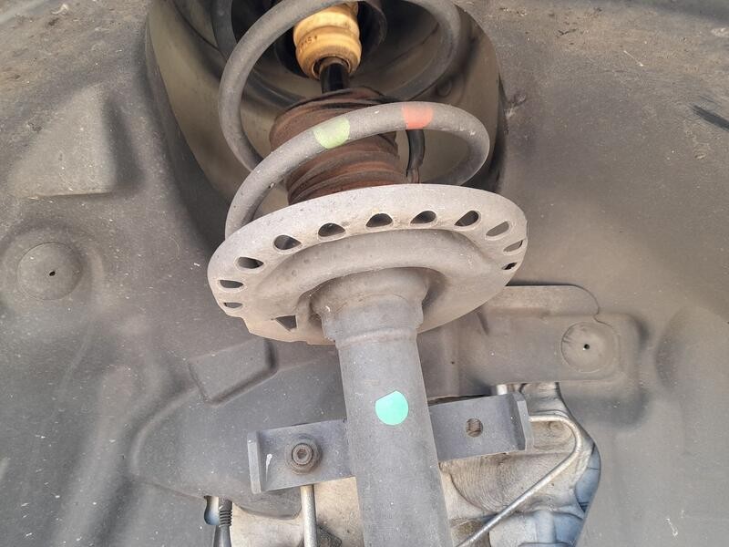 Recambio de amortiguador delantero derecho para renault zoe (bfm_) zoe referencia OEM IAM 543027411R  