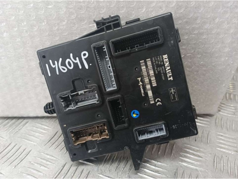 Recambio de caja reles / fusibles para dacia sandero stepway referencia OEM IAM 284B18138R  