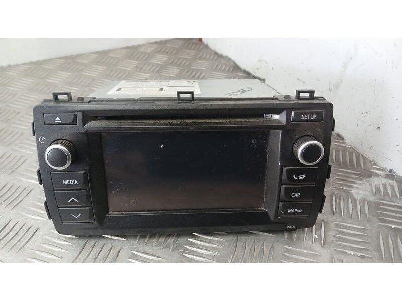 Recambio de sistema navegacion gps para toyota auris hybrid active referencia OEM IAM 8614002010 PANASONIC CVVS02F3AE