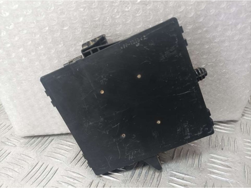 Recambio de caja reles / fusibles para dacia sandero stepway referencia OEM IAM 284B18138R  